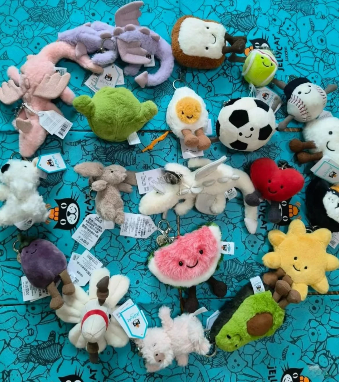 한정판 봄 신상품 JC 귀여운 봉제인형 라벨 귀여운 소녀 가방 참 장식 봉제인형 키체인 카와이 봉제인형 생일 선물로 딱 좋아요