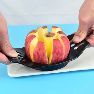 Apple 커터용 1PC 스테인레스 스틸 Apple 커터용 1PC 스테인레스 스틸로 초 단위로 사과 조각을 자릅니다.