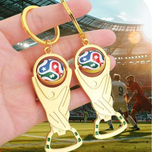 1개 2026 축구 트로피 병따개 키체인 알루미늄 합금 휴대용 축구공 키링 병따개 (축구 팬용)