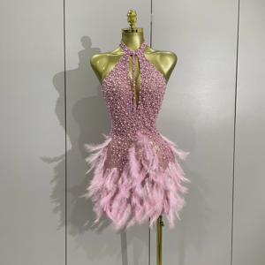 여성 럭셔리 라인스톤 진주 깃털 홀터 백리스 숏 드레스 여성 섹시한 생일 축하 드레스 나이트클럽 무대 의상