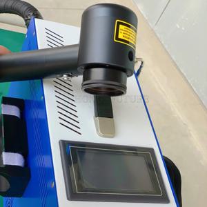 휴대용 300와트 펄스 백팩 파이버 레이저 클리닝 머신 나무에서 녹과 페인트 제거 효과적인 녹 제거 레이저