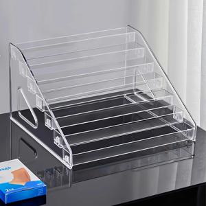 1개 디스플레이 선반, 사다리 가장자리 주위에 퍼지는 데스크탑 배지 색종이, 곡물 스탠딩 카드 투명 배치