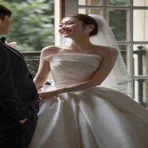 심플 화이트 새틴 웨딩드레스 2026 신상 브라이덜 가운 여름 웰컴 게스트 드레스 한국 스타일 꽃자수