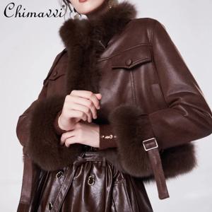 우아한 패션 고급 사교계 인조 가죽 재킷 여우털 패치워크 PU 버튼 슬림 두꺼운 따뜻한 숏 코트 여성 겨울용