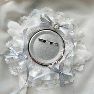 INS 귀여운 패션 애니메이션 배지 핀 홀더 세트 달콤한 레이스 58-75mm 이타백 디스플레이 케이스 배지 클립 브래킷 장식 일본 어린이 선물