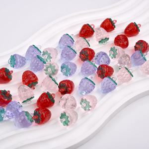 10개 투명 딸기 아크릴 펜던트 참 과일 패션 펜던트 DIY 귀걸이 팔찌 액세서리 제작