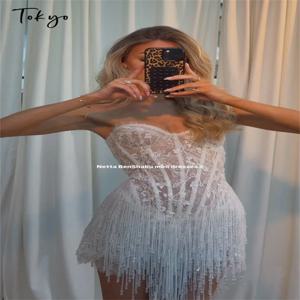 도쿄 맞춤형 화이트 스위트하트 넥라인 웨딩 드레스 소매 없는 뒤지퍼 신부 드레스 2025 우아한 미니 웨딩 드레스