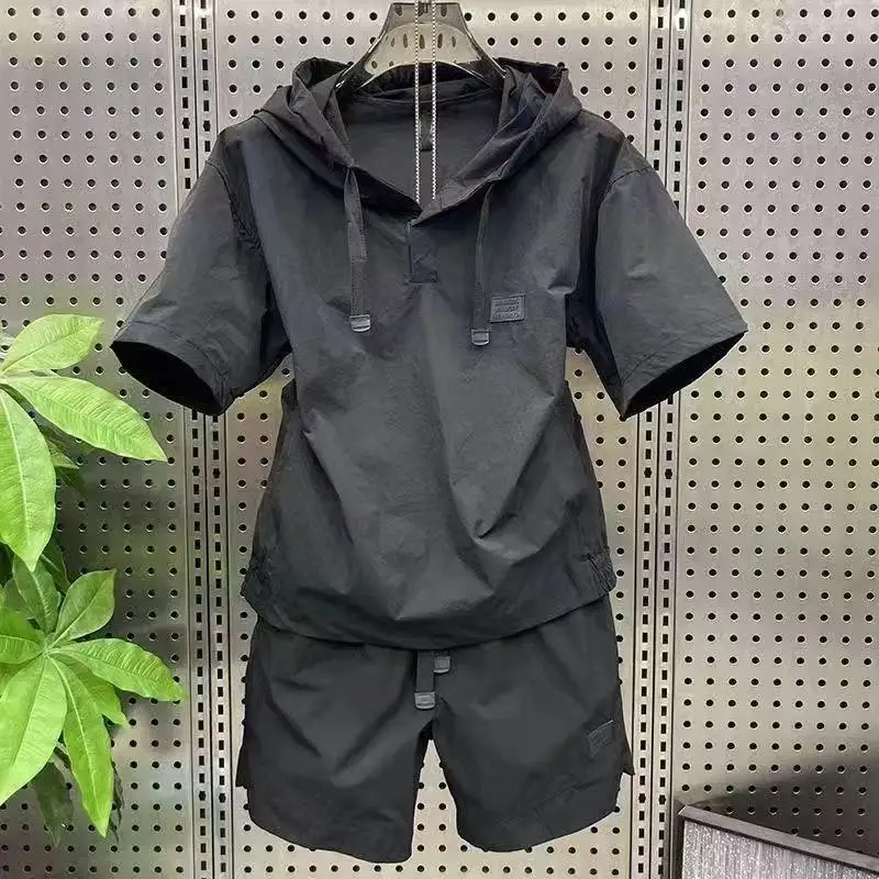 여름 신상 가볍고 통기성 좋은 남성 반팔 후드티와 반바지 투피스 세트 캐주얼 루즈핏 무지 패션 세트
