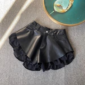 러플 엣지 블랙 PU 가죽 반바지 2026 신상 여성 하이웨이스트 A라인 우산형 와이드 레그 반바지 우드 이어 엣지