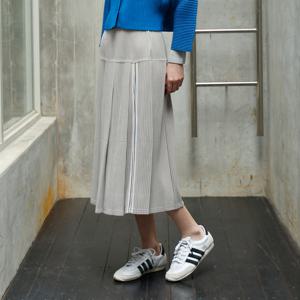 yoyoyoy여성[최초가 144000원] 테이프 플리츠 미디 스커트 라이트그레이_AJ08WNPSK01
