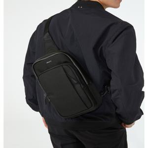 헤지스 액세서리 남성 [[25SS]] WUBA5E534BK [스테디셀러] 블랙 로고장식 나일론 슬링백