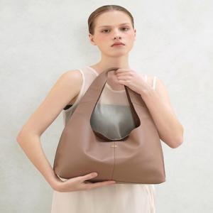 아떼 바네사브루노 액세사리 [[26SS]] AABA6E460I3 [MARON] 모카무스 마롱 소프트 라이트 숄더백 M