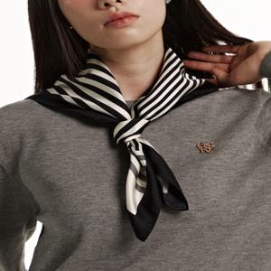 헤지스 액세서리 [[25FW]] HISC5F820WT [SILK100%] 블랙화이트 스트라이프 사각 실크 스카프