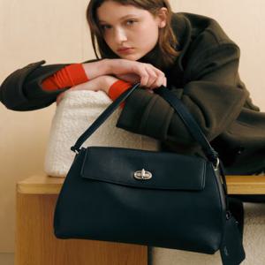 [AUBE] 블랙 가죽 오브 장식 숄더백 M JABA5F103 BK