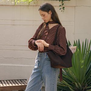 [정가219,000]어깨 셔링 타이 블라우스 OW5AB8520