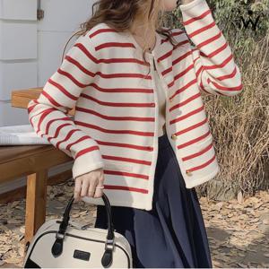 정상가:59,000원ㅣ스트라이프 라운드넥 금장 긴팔 가디건 (WIBACD090)