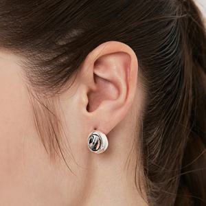 [~3/18 원석팔찌]hollow form stud earring