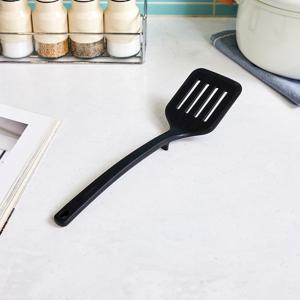 바닥에 닿지 않는 실리콘 뒤집개 31CM 블랙