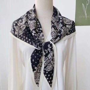 실크 스카프 여성 겨울 간절기 미니 쁘띠 삼각 반다나 목