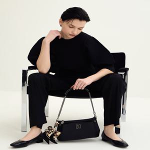 [HILTON] 블랙 앤틱 DD장식 가죽 숄더백 S DCBA5F345J