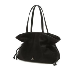 헤지스 액세서리 여성 [[25SS]] WIBA5E709BK [스테디셀러] 블랙 로고장식 나일론 숄더백