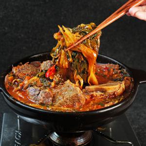 [정마을] 실온보관 가마솥 우거지갈비탕 600g x 4팩, 얼큰 소고기 해장국