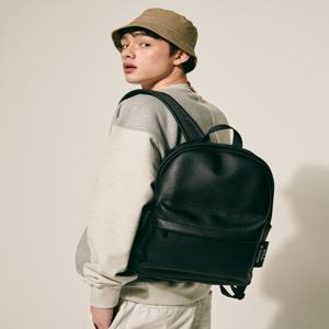 질 바이 질스튜어트 [[26SS]] JLBA6E711BK [완판재입고][폴라] 블랙 로고 스트랩 남녀공용 백팩