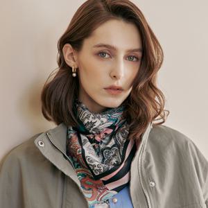 멀티 페이즐리 스퀘어 프레임 빅 스카프