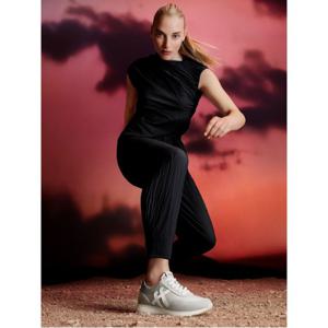 [삼성물산공식] 여성 레트로Q FF 메탈릭 패브릭/스웨이드 스니커즈  실버/어반 화이트 (FT61K2N172)