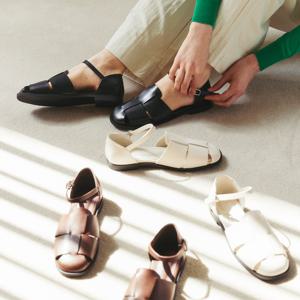 [정상가:154,000원] 코모레비뮤지엄 KM045 핸드메이드 카우레더 릴리 피셔맨 샌들ㅣ 3Colors