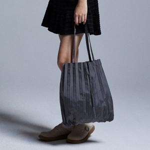 [최초가 39000원] 로고 플리츠 쇼퍼백_LPACF024002