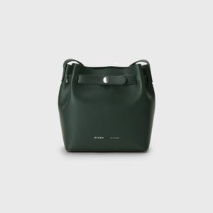 벨트 버킷백 에버그린