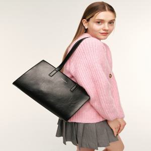 질 바이 질스튜어트 JLBA5F510BK [인기재입고][뉴스쿨] 블랙 로고배색 가죽 가로형 쇼퍼백