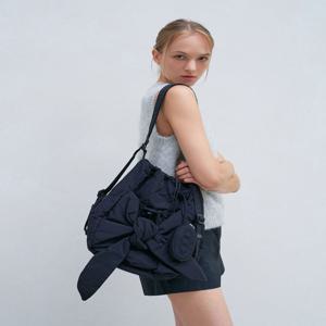 아떼 바네사브루노 액세사리 [[26SS]] AABA6E911BK [RUBAN(르봉)] 블랙 리본 백팩 겸 숄더백 S