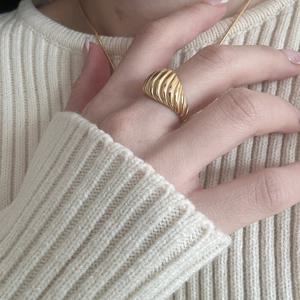 [브리치]  / 빈티지 볼륨 골드 써지컬스틸 반지