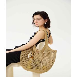 베이지 라피아 꼬임 메쉬 숄더백 L DCBA6E580