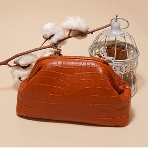 악어백 바타 (Bata) 여성 악어가죽가방 클러치백