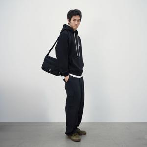 에센셜 타이탄 크로스백 3389 블랙