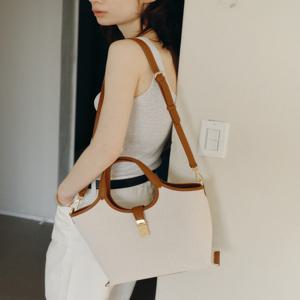 액세서리 [[26SS]] DCBA6E192IV [CLA] 아이보리 소가죽 배색 캔버스 토트백M