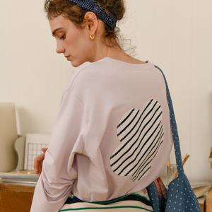 플라워스트라이프패치맨투맨 (정상가 61800원)