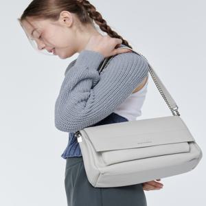 질 바이 질스튜어트 JLBA4F171I4 [베이] 아이보리 라지 체인백