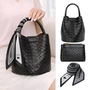 라운드 위빙 크로스백 여성 미니 가죽 토트 숄더백 스카프 장식