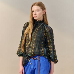 지오메트릭 플리츠 하이넥 쉬폰 블라우스