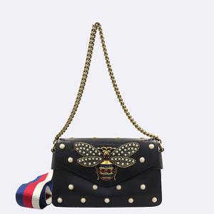 고이비토 중고명품 -  진주 스터드 메탈 벌 장식 브로드웨이 체인 숄더 클러치백  - K29832GU