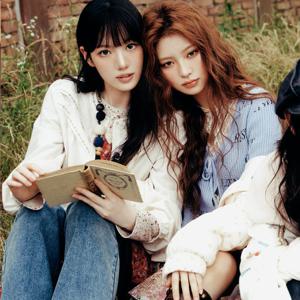 [써스데이아일랜드][여성] 플라워 자수 포인트 블라우스(T256MBL165W)