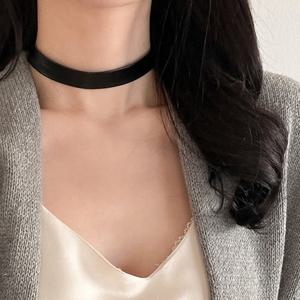 넓은 가죽 밴드 초커목걸이_IH