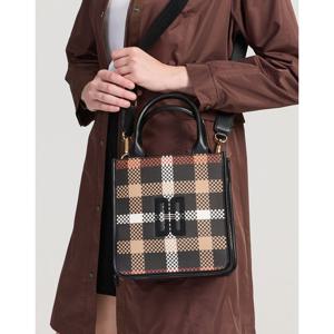 닥스 골프 여성 25FW ONLINE EXCLUSIVE 블랙 시즌백 체크 프린트 가죽 토트백 DNGF5F963BK