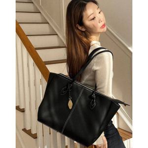 [질스튜어트] 블랙 키장식 소가죽 라지 숄더백 (16인치노트북수납) JABA5E800