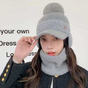 데일리 여성 겨울 따뜻한 귀도리 방울털 방한 모자