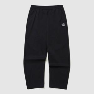 엄브로바지 VQA UQ321SPT94-BLK 액티브 올라운드 테이퍼드핏 팬츠 BLACK